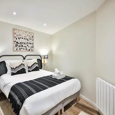 Апартаменты Triplex-6pers-porte Maillot-arcdetriomphe-paris17 *